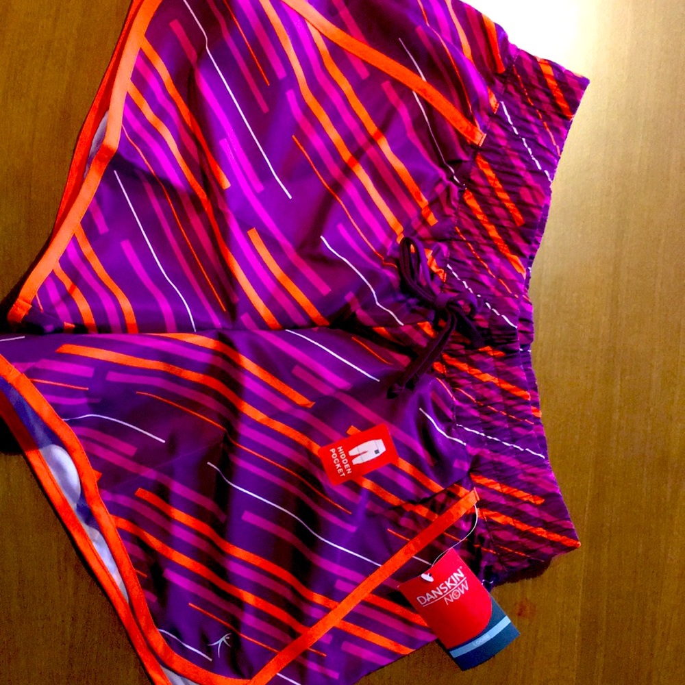 Danskin women’s shorts NWT